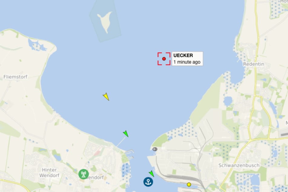 Das Wasserschutzpolizeiboot "Uecker" ist weiterhin im Einsatz, deswegen ist davon auszugehen, dass der Wal sich in der Nähe des Schiffes befindet (Standort: 14.25 Uhr).