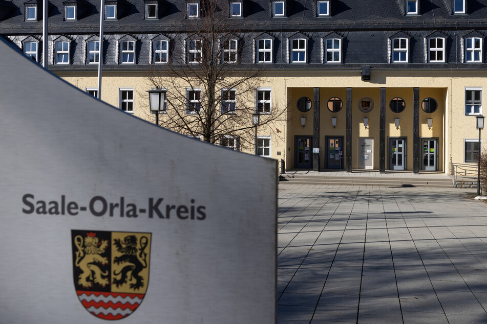 Die Rechtsaufsichtsbehörde des Saale-Orla-Kreises prüft, ob sich Bad Lobensteins Bürgermeister gesetzeskonform verhalten hat.