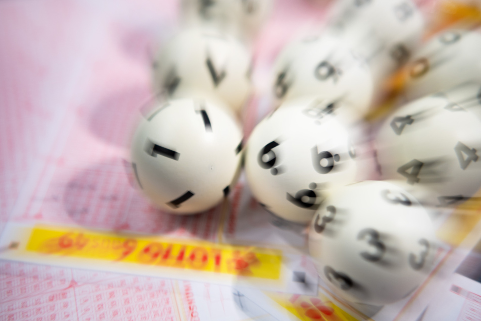 Der Lottospieler räumte einen zweistelligen Millionengewinn ab. (Symbolbild)