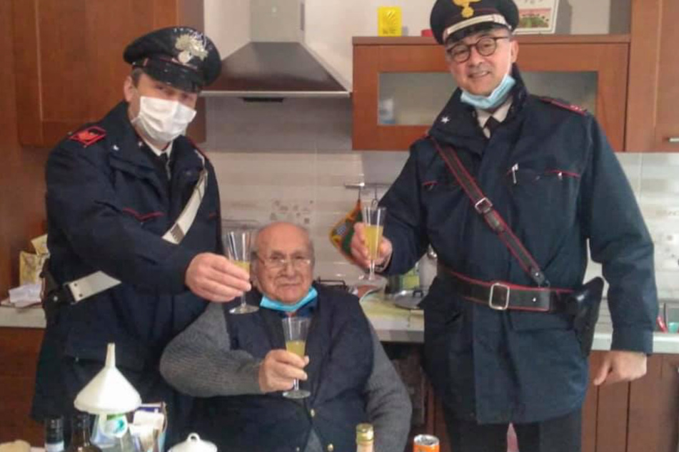 The carabinieri raised a glass with the old man in his kitchen.