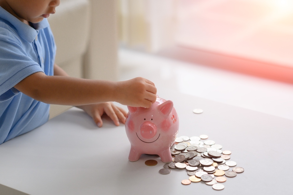 Sparen oder ausgeben? Taschengeld lehrt Kinder den Umgang mit Geld.