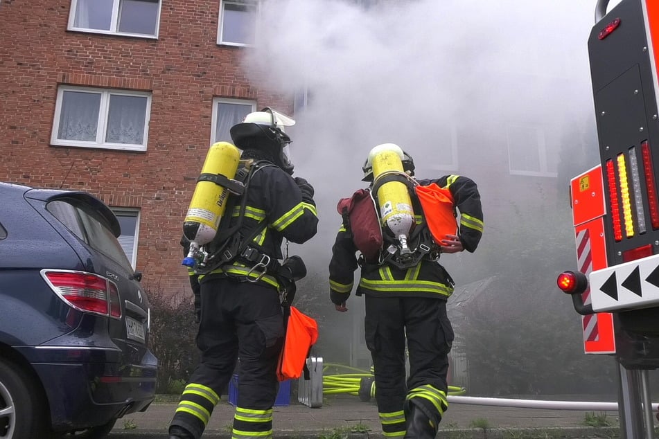 Hamburg: Bewohner wegen Rauchschwaden in ihren Wohnungen eingesperrt