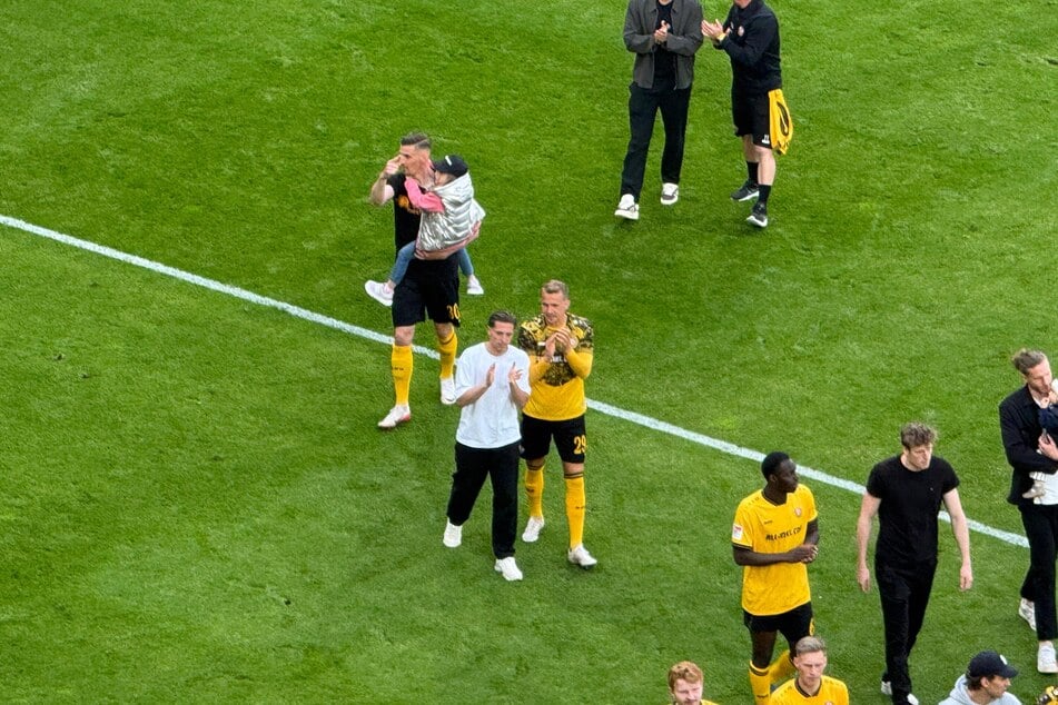 Ein letztes Goodbye mit der Tochter im Arm: Stefan Kutschke hat fertig.