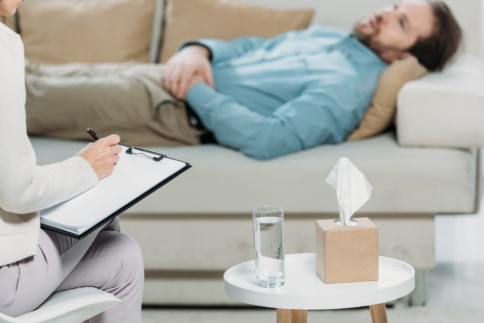 Die gesetzlichen Krankenkassen übernehmen die Kosten für eine Hypnotherapie nur in Ausnahmefällen auf Antrag. (Symbolbild)