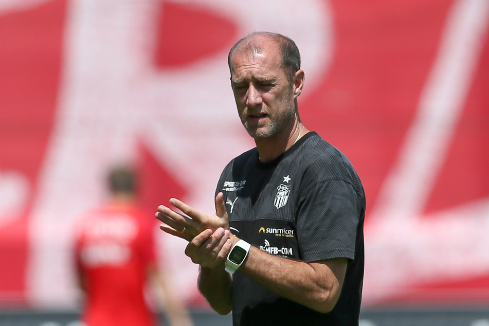 Freude über den Verbleib in der 3. Liga, aber aus den Fehlern lernen - Zwickaus Trainer Joe Enochs bezieht sich in die Kritik ausdrücklich mit ein.