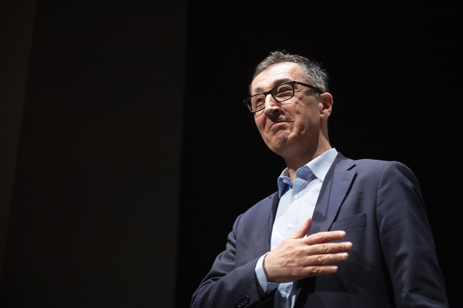 Cem Özdemir (59) wurde auf dem Landesparteitag der Grünen zum Spitzenkandidat für das Amt des Ministerpräsidenten gewählt.