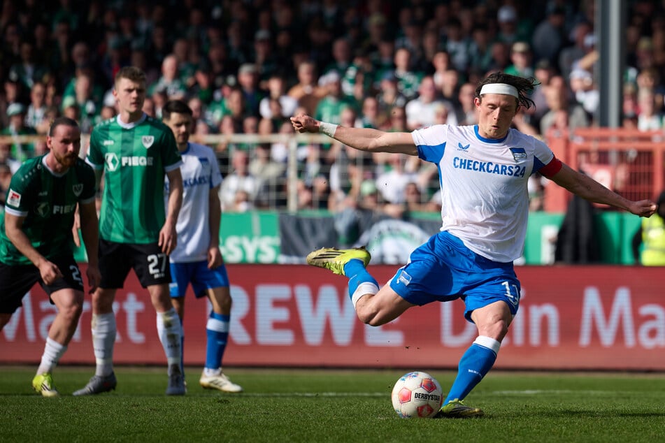 Fabian Reese (28) verwandelt sicher vom Punkt.