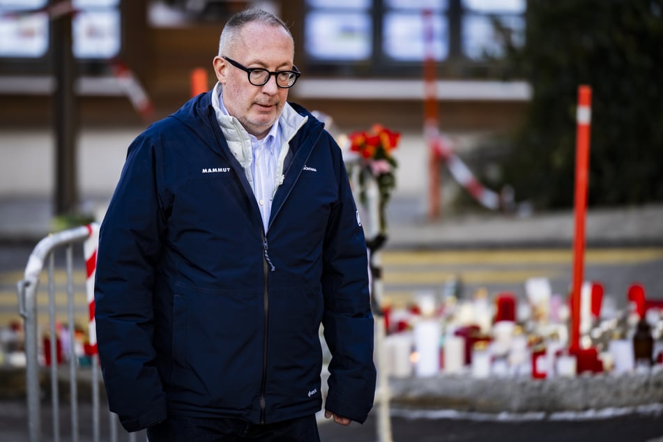 Gegen Nicolas Féraud, Bürgermeister von Crans-Montana, wird nun ebenfalls ermittelt.