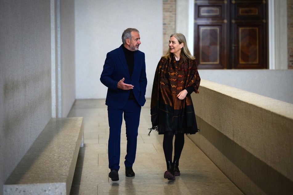 Marion Ackermann (60) mit ihrem Vorgänger Hermann Parzinger (66) im Neuen Museum auf der Museumsinsel.