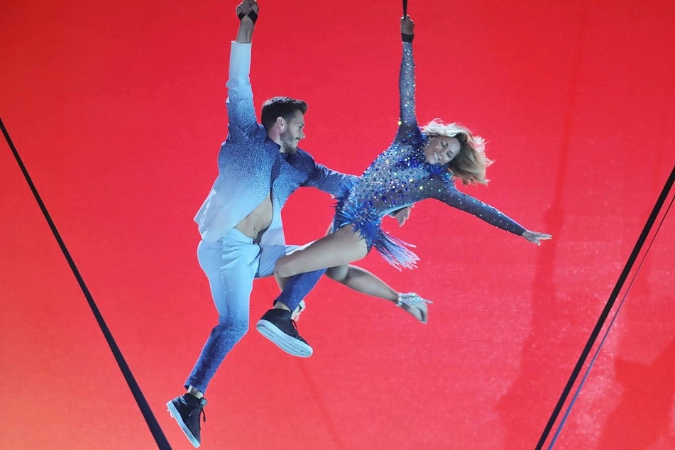 So viel Akrobatik, wie hier mit ihrem Mann Thomas Seitel (41), wird die Schlager-Queen dieses Mal nicht zeigen.