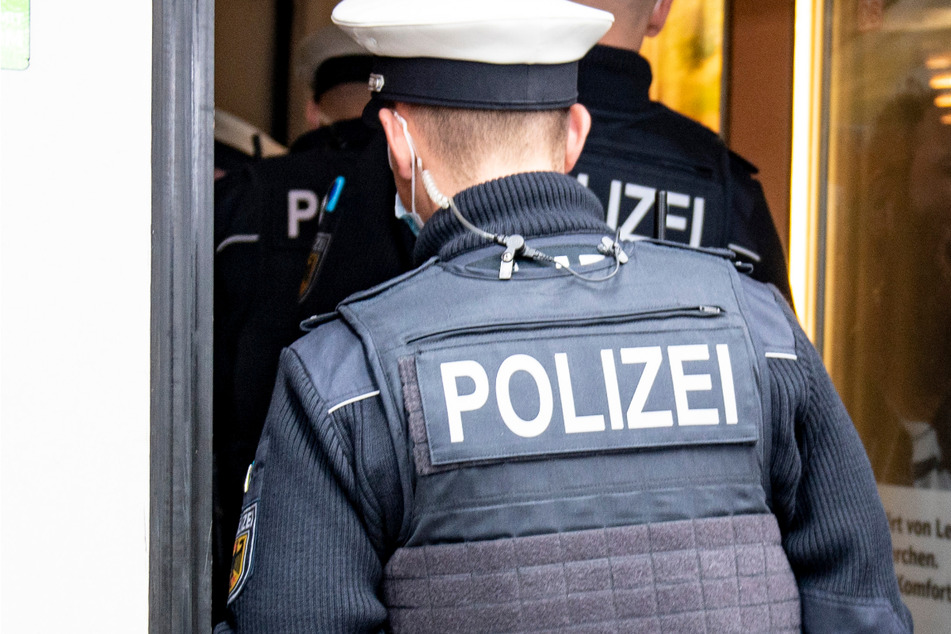 Die Polizei kontrollierte den Mann, fand aber keine strafrechtlich relevanten Gegenstände. (Symbolbild)