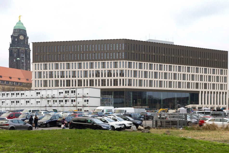 Am Freitag verhängte die Stadtverwaltung eine Haushaltssperre für Dresden.