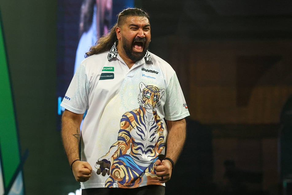 Nitin Kumar (40) feierte am Sonntag als erster Inder einen Sieg bei der Darts-WM!