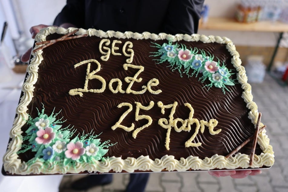 Zur Feier des Tages gab es unter anderem einen liebevoll gebackenen Kuchen von der Polizeiküche Bad Düben.