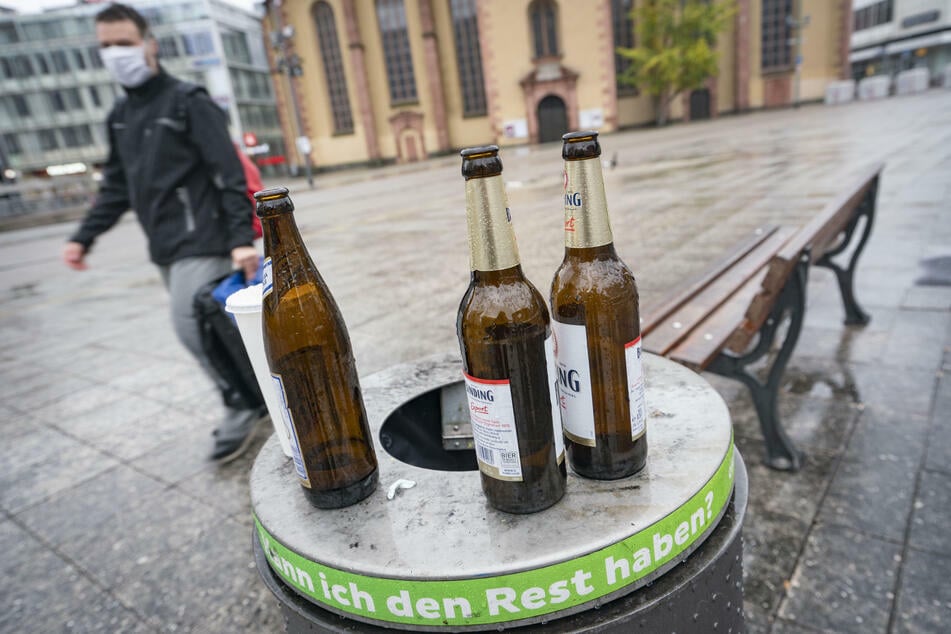 Alkohol in der Öffentlichkeit? Hat hat sich in Bayern vorerst komplett erledigt. (Symbolbild)