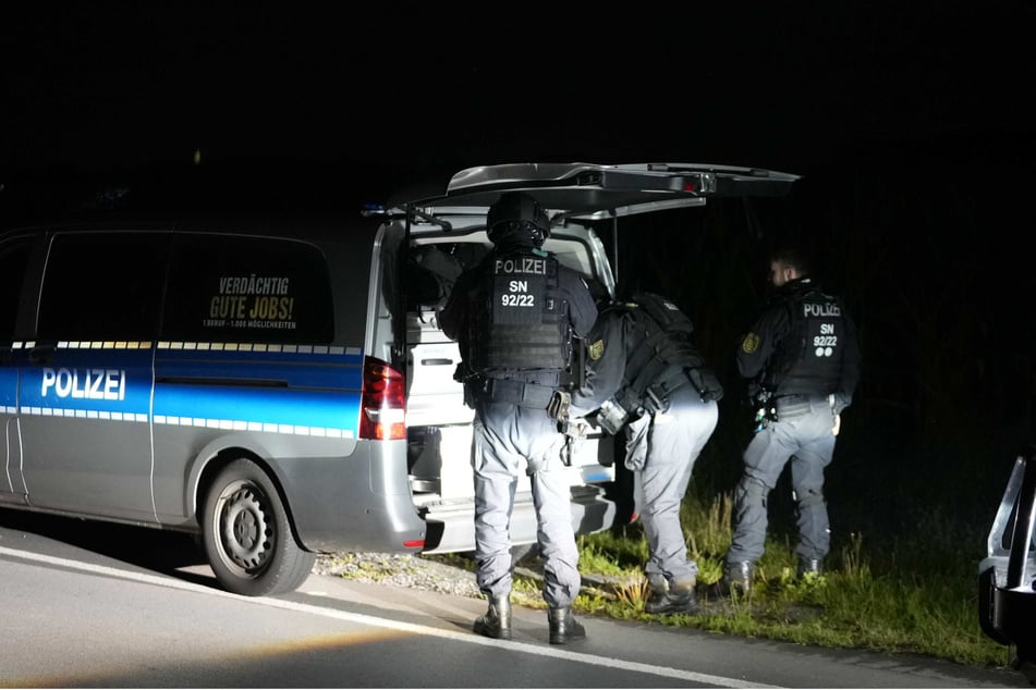 Schwer bewaffnete Einsatzkräfte waren hinzugezogen worden, da von dem Täter eine mögliche Gefahr ausging.
