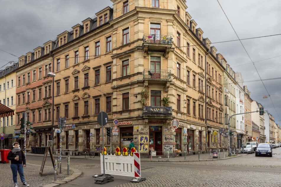 Gehört dazu: Das Musikhaus in der Dresdner Neustadt ist mit Graffiti überzogen.