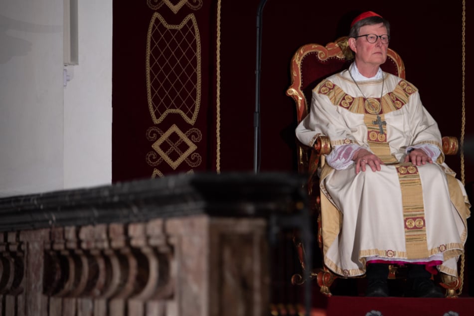 Der 66-Jährige steht seit geraumer Zeit mächtig in der Kritik - Grund genug für Ministranten, sich in Rom während seiner Predigt umzudrehen.