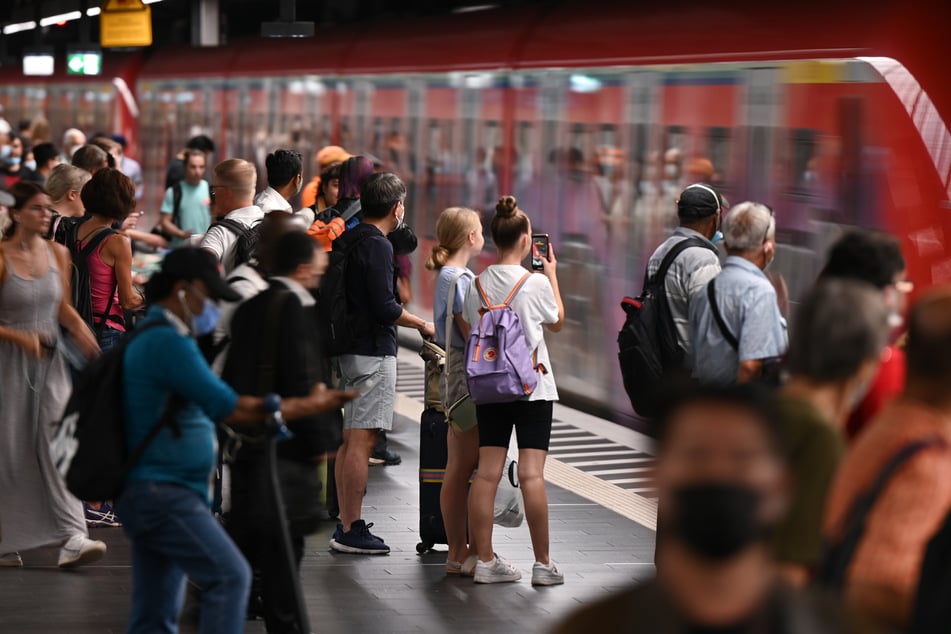 Entsetzen über Zustand der Deutschen Bahn: "Menschen sind buchstäblich aus dem Zug gefallen"