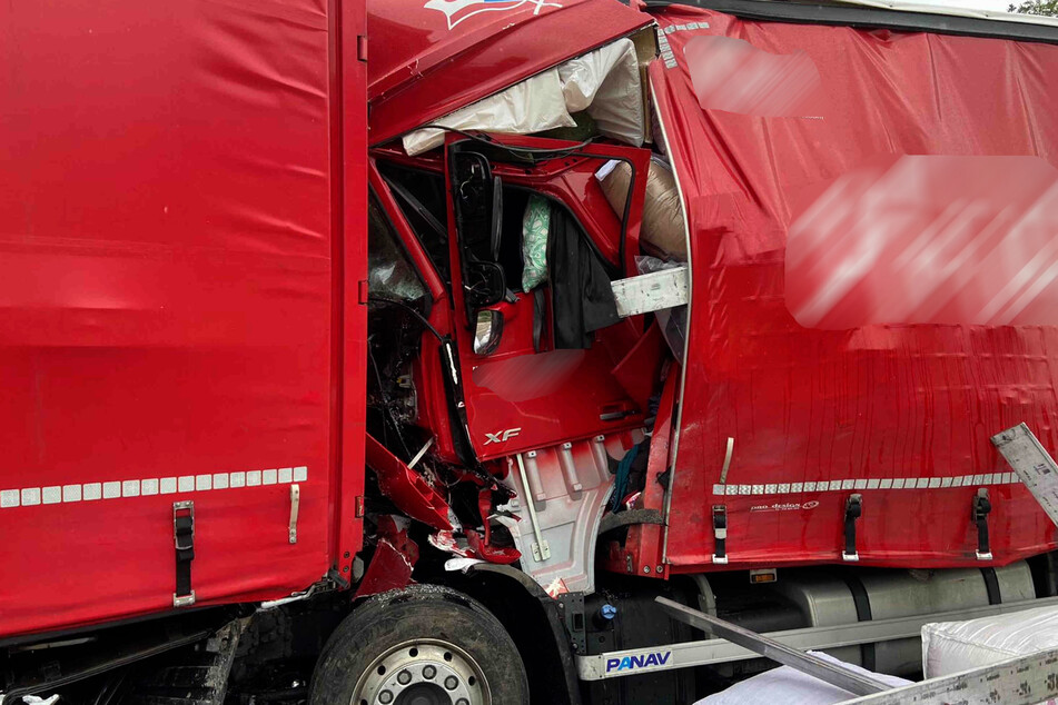 Zwei Personen wurden durch den Crash verletzt.