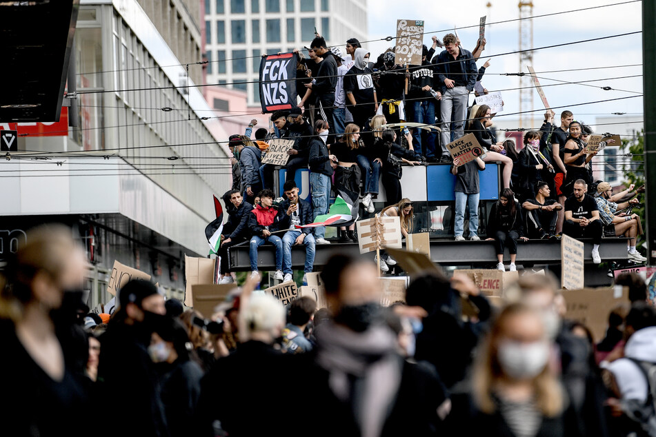 Am Samstag demonstrierten 15.000 Menschen in Berlin gegen Rassismus.