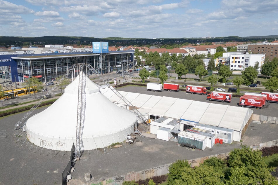 Das Sarrasani-Zelt am Elbepark - bis Ende August muss der Platz geräumt sein.