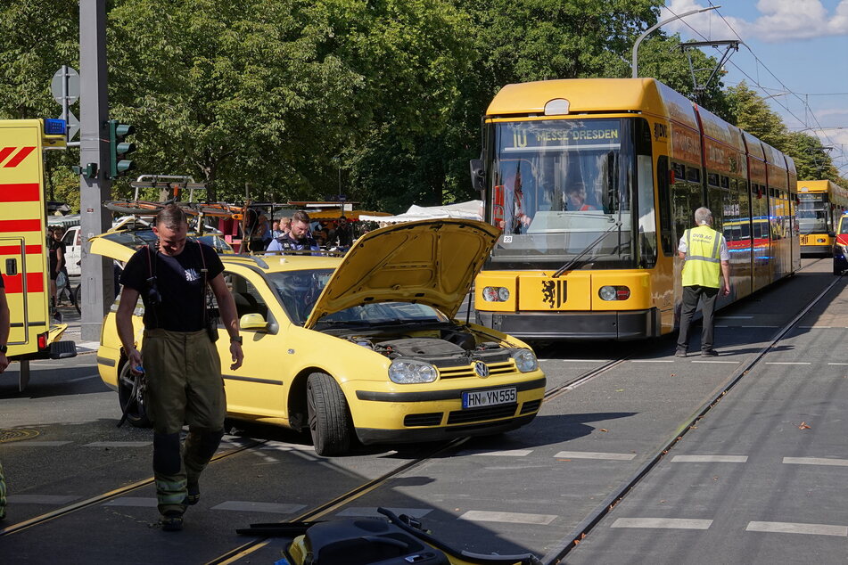 Wie Mitte August an der Kreuzung Lennéstraße/Helmut-Schön-Allee kommt es in Dresden hin und wieder auch zu schweren Unfällen mit Straßenbahnen.
