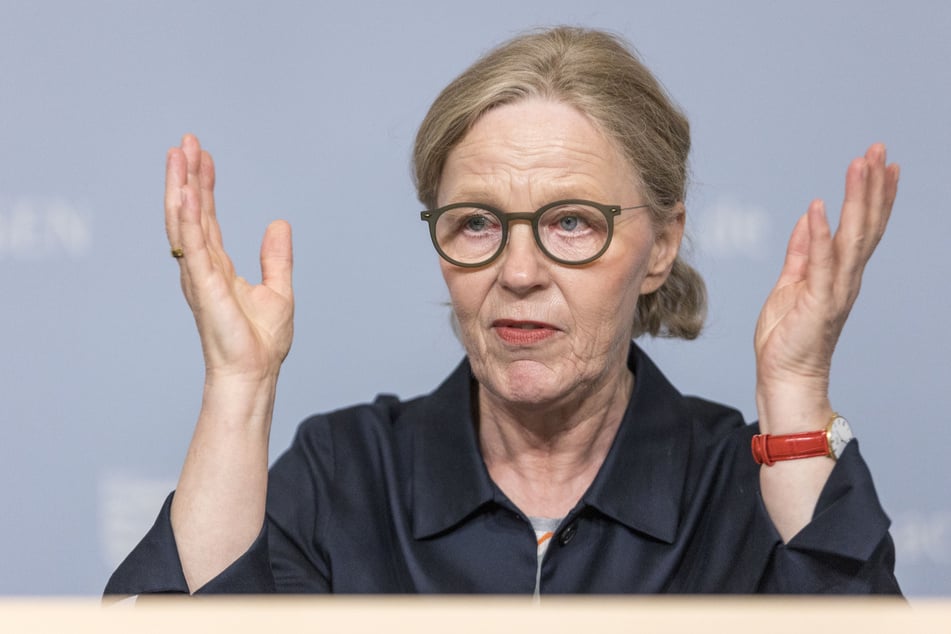 Infrastrukturministerin Regina Kraushaar (62, CDU) will bessere Bedingungen für Menschen und Wirtschaft schaffen.