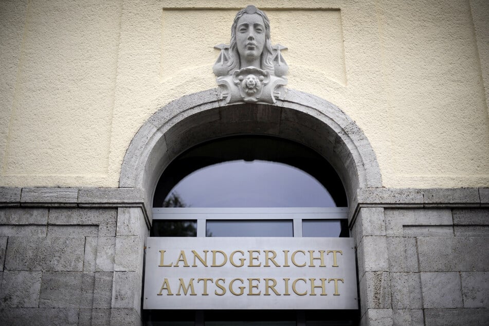 Der Eingang des Landgerichts in Hagen.