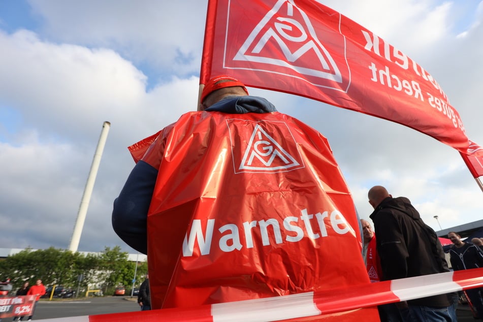 Nächster Warnstreik im Zuge von Tarifverhandlungen. Nachdem zuletzt der öffentliche Dienst immer wieder auf die Straße gegangen war, demonstrierten am Mittwoch in Leipzig Beschäftigte des Kfz-Handwerks. (Symbolbild)