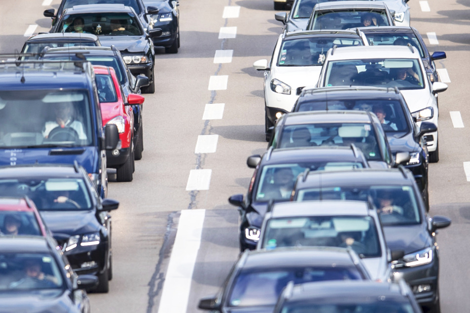 Endlich in den Urlaub? Der ADAC rechnet für das kommende Wochenende mit Ferienstaus auf Deutschlands Straßen. (Symbolbild)