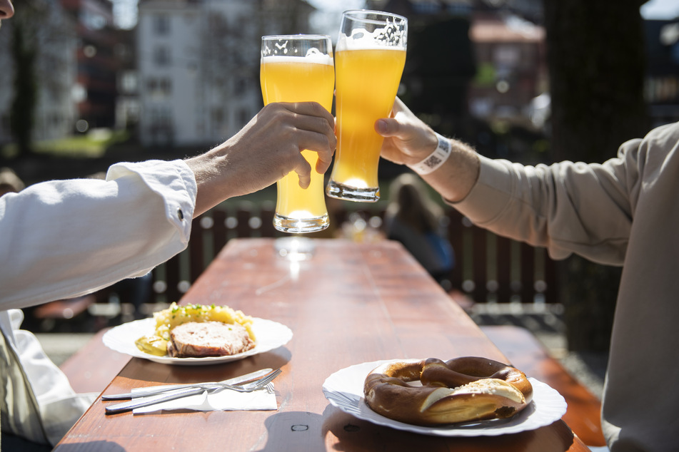 Eine Impfung ist keine Pflicht. Auch mit einem negativen Corona-Test wird man Biergärten besuchen können.