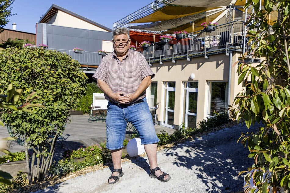 Rolf-Dieter Sauer (74) von der Bergwirtschaft Wilder Mann ärgert sich über die amtliche Limitierung der Konzerte.