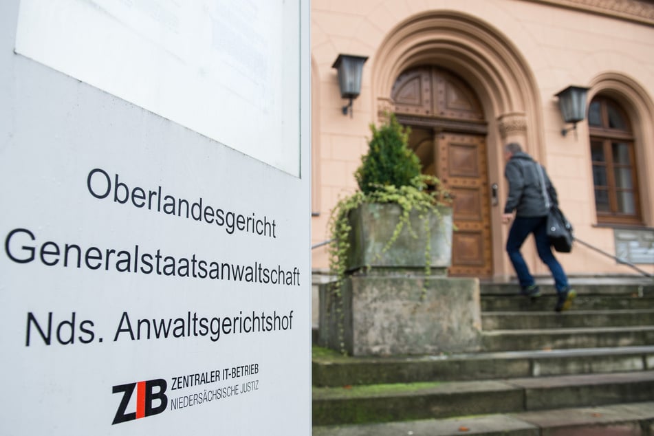 Die Generalstaatsanwaltschaft Celle hat die Ermittlungen gegen einen 94-jährigen früheren KZ-Wachmann übernommen.