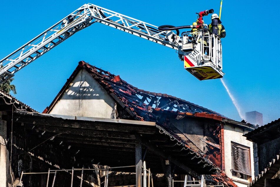 Wohnhausbrand in Alten-Buseck bei Gießen: Verletzt wurde niemand, doch es entstand beträchtlicher Sachschaden.