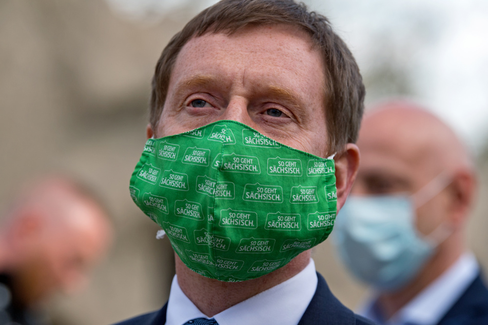 Michael Kretschmer mit Maske.