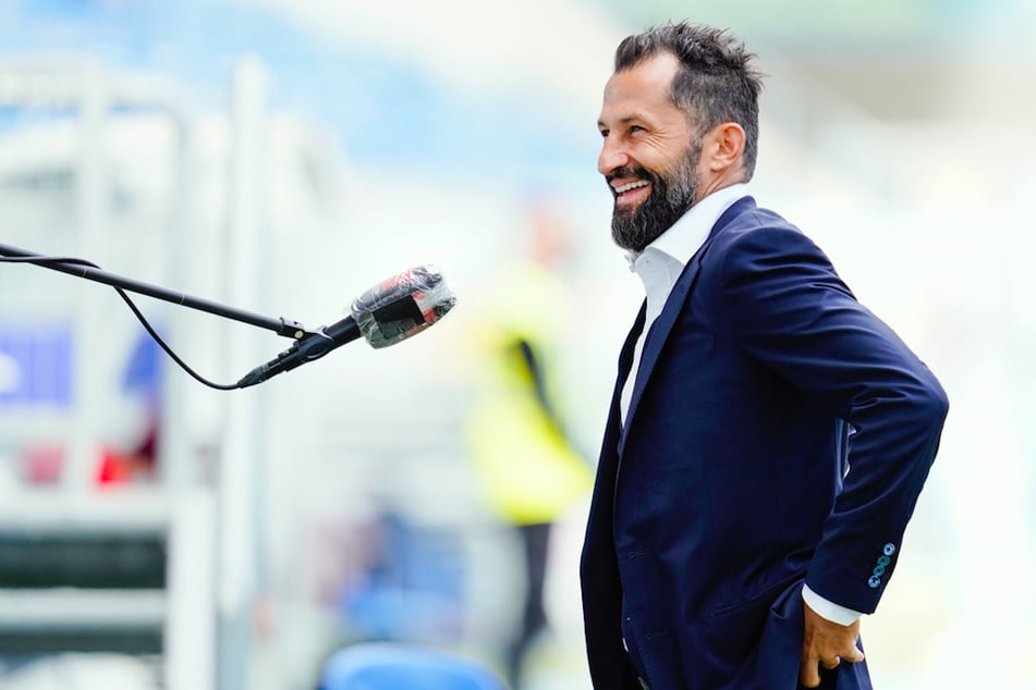 Bayerns Sportvorstand Hasan Salihamidzic (43) ist zufrieden mit den Einkäufen des Vereins.