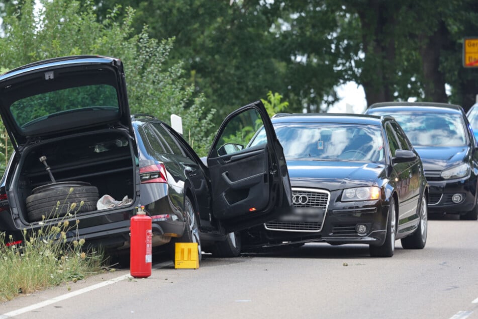 Heftiger Unfall in Bernsdorf (Landkreis Zwickau): Ein Škoda (links) geriet in den Gegenverkehr.