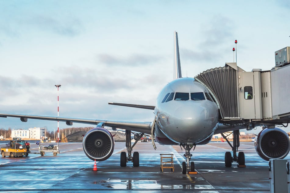 Nach der Notlandung mussten die Passagiere mehrere Stunden am Flughafen ausharren, bevor es weiterging. (Symbolfoto)