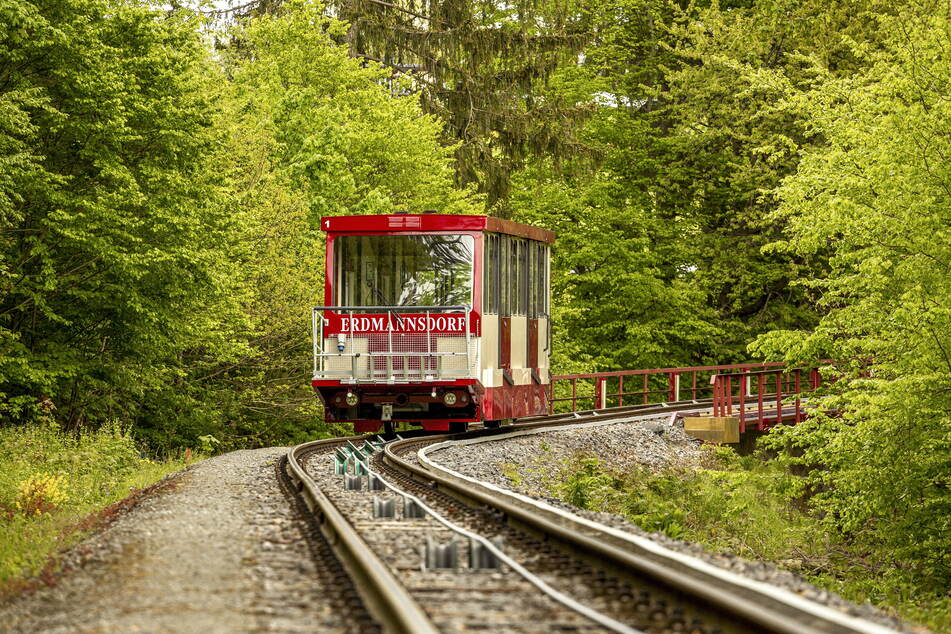Zum 115. Geburtstag der Drahtseilbahn Augustusburg warten Technikführungen, Familienaktionen und Livemusik auf die Besucher.