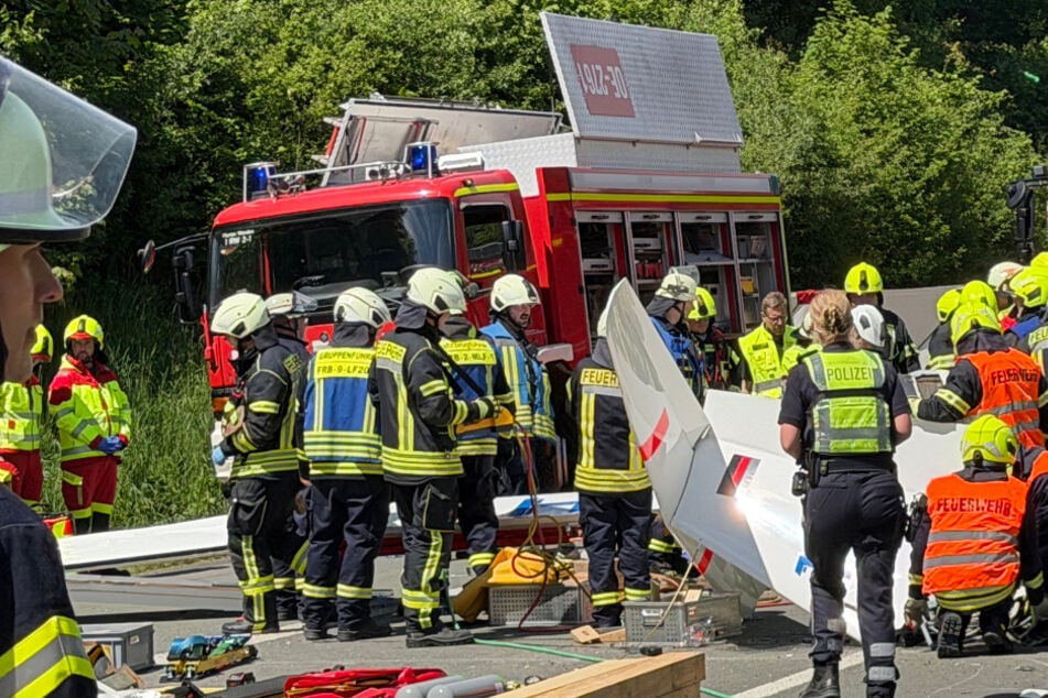 Neue Details zum Flugzeugabsturz auf A45: Jetzt wertet Polizei Bildmaterial aus