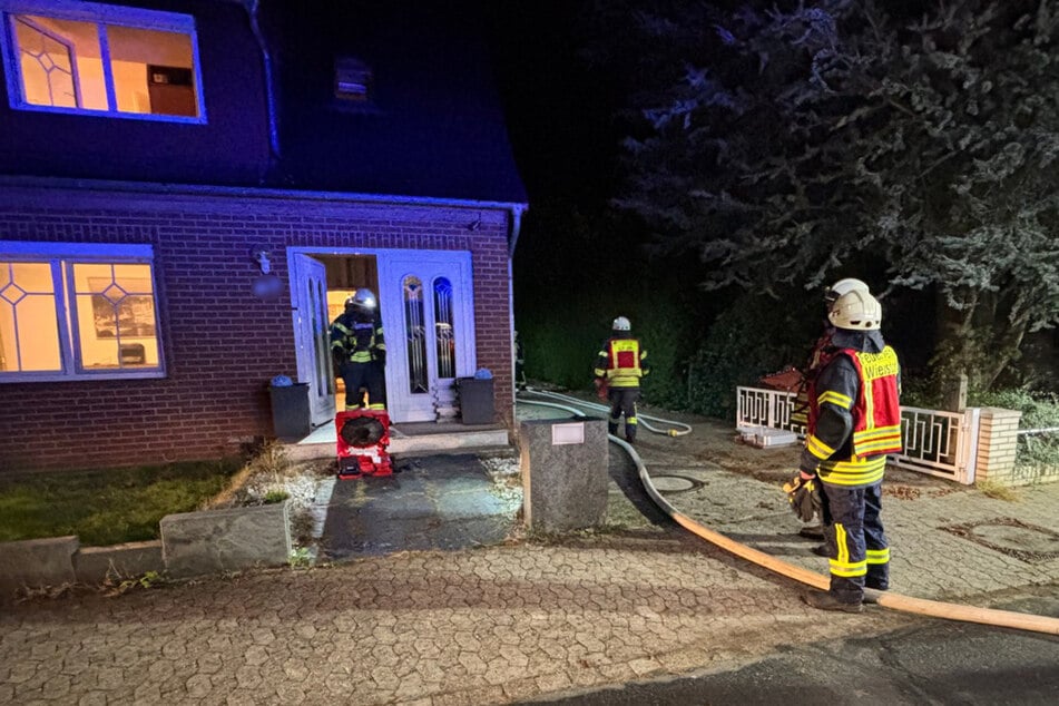 Das Haus ist nach dem Brand unbewohnbar.