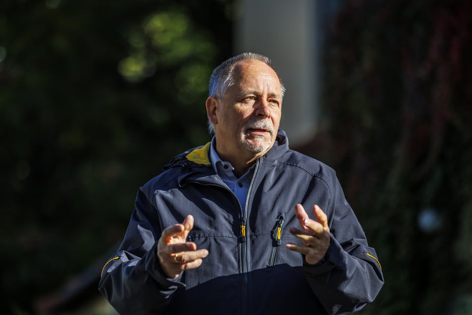 Stadtbezirksamtsleiter André Barth (60).