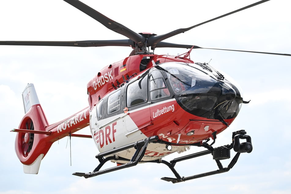 Ein Rettungshubschrauber brachte den Mann in ein Krankenhaus. (Symbolfoto)