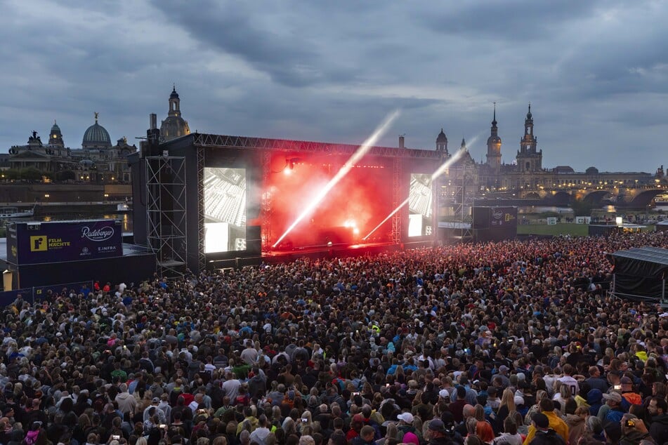 Die Fans mussten zu Beginn lange warten.