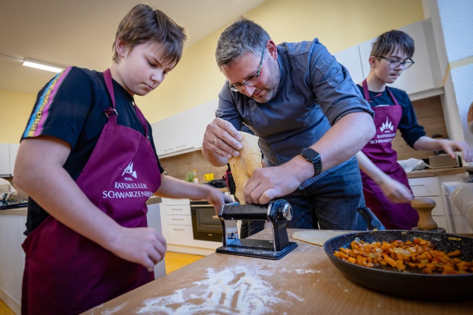 Ravioli mit Kürbisfüllung als Vorspeise gab es vom Ratskeller-Team. Der Nudelteig wurde dazu frisch hergestellt.