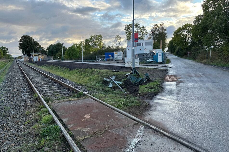 Sieben Menschen wurden bei dem Unfall am unbeschränkten Bahnübergang verletzt.