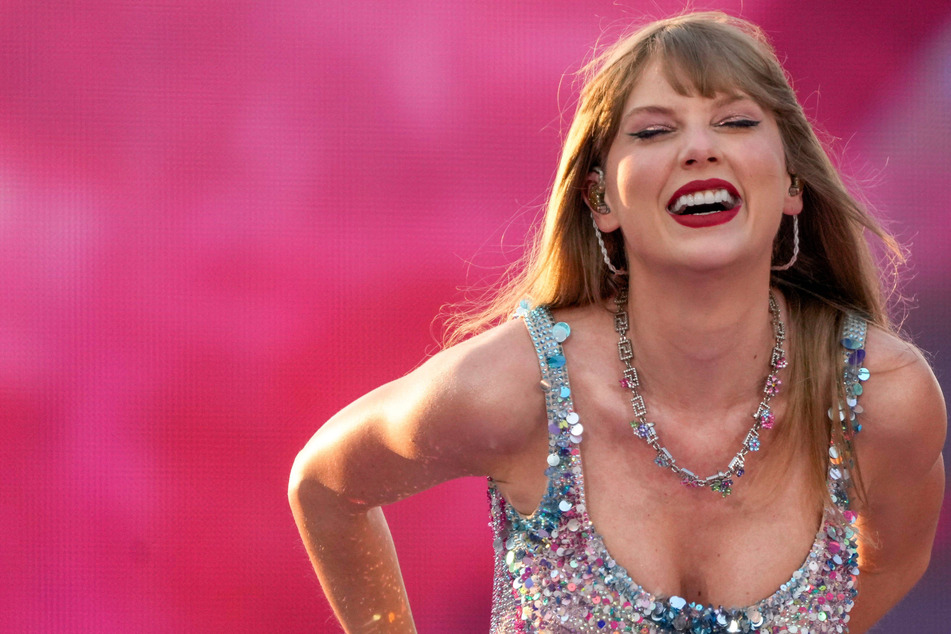 Taylor Swift makes history as Forbes officially crowns her a billionaire