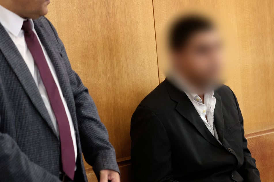 Ein Gutachter bescheinigte dem Angeklagten, weiterhin ohne Medikamente gefährlich zu sein.