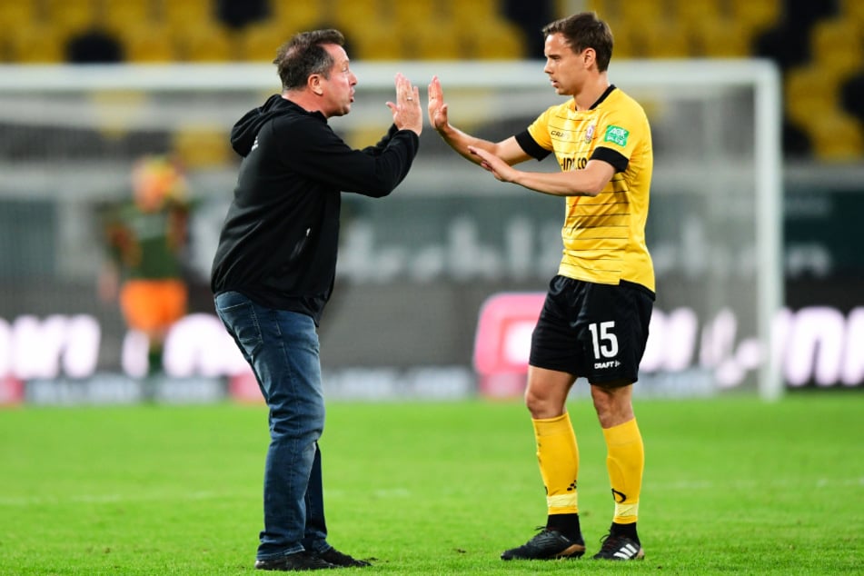 Mit Chris Löwe (r.) will Markus Kauczinski das Gespräch suchen, würde sich freuen, wenn der 31-Jährige seine Laufbahn fortsetzen würde.